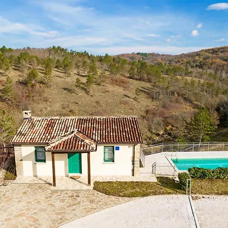 Gorgeous In With Swimming Pool Casa vacanze Trviz